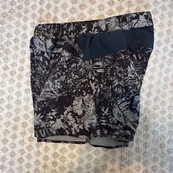 Surge Shorts - Picture 2 of 4